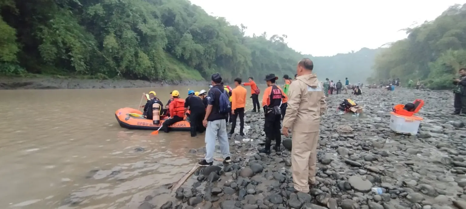 Mandi di Sungai Serayu Usai Salat Jumat, Santri Darul Falah Rakit Dilaporkan Hanyut dan Pencarian Dilanjut Besok
