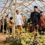 Gubernur mengunjungi sekolah tani