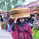 Kirab 1.000 tenong warga Sirukun