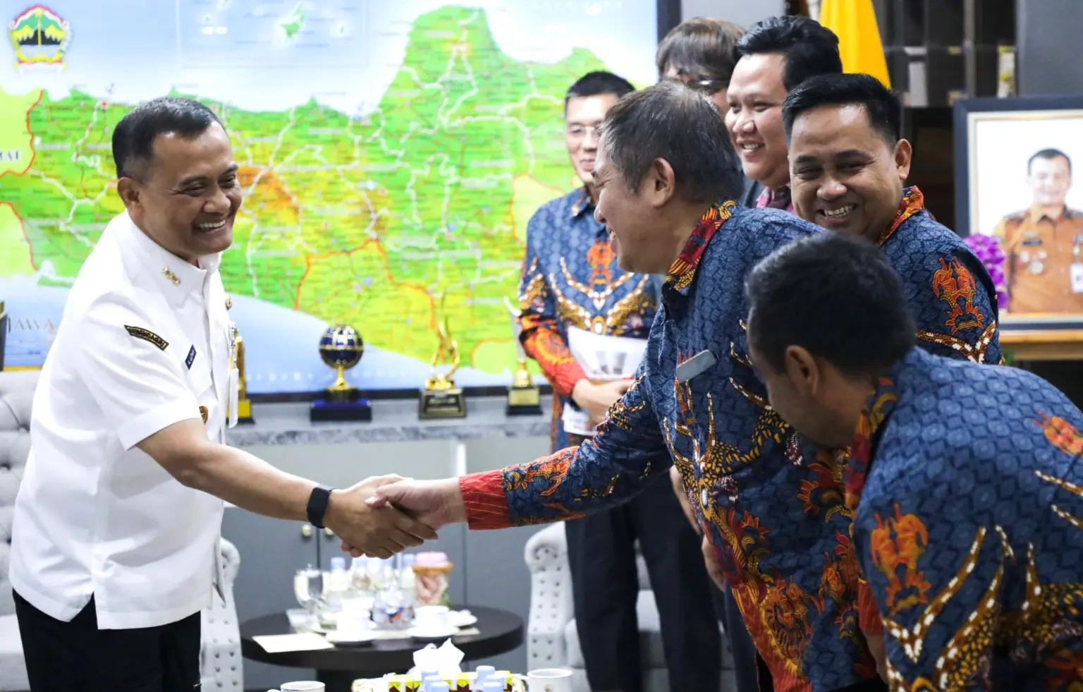 Panitia waisak bertemu gubernur terkait kegiatan 50 biksu jalan kaki ke Borobudur