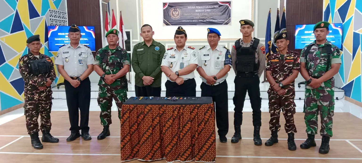Kepala Rutan saat memberikan keterangan pers usai razia kamar hunian dan tes urin