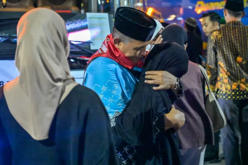 Tangis haru dan doa lepas calon jemaah haji Banjarnegara