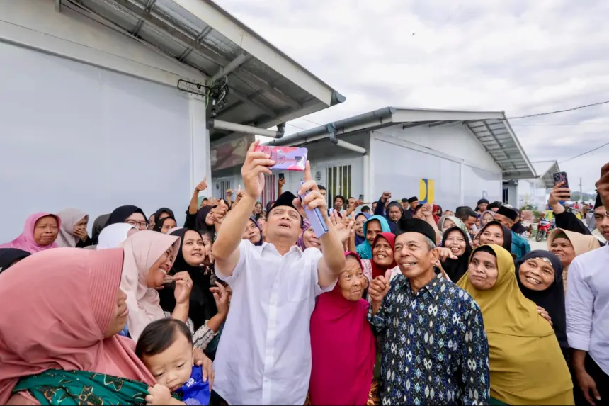 Gubernur Ahmad Luthfi rayakan Iduladha bersama warga korban tanah gerak Tegal