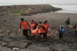 Tragis! 2 Remaja Tenggelam di Pantai Menganti Cilacap Ditemukan Meninggal