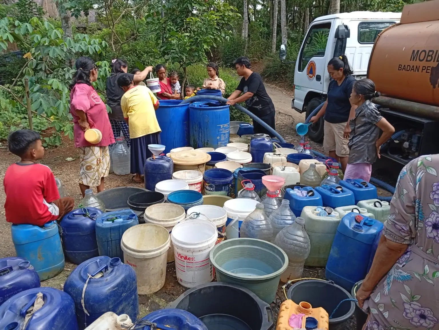 BPBD Cilacap Salurkan 8.000 Liter Air Bersih ke 2 Desa, Kemarau Mulai Picu Krisis Air