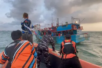 Basarnas Cilacap Evakuasi ABK KM Cakra Mandiri Meninggal di Perairan Karangbolong