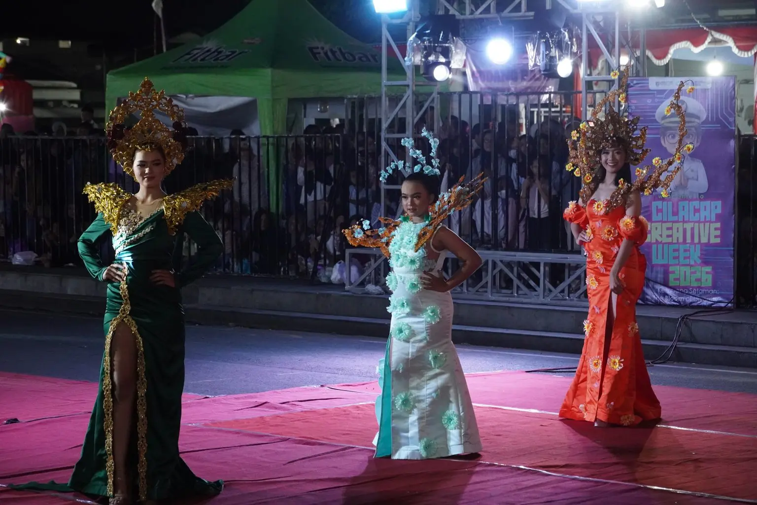 Pemerintah Kabupaten Cilacap sukses menutup rangkaian acara Cilacap Creative Week dengan menggelar Cilacap Night Carnival (CNC) Tahun 2026 pada Minggu (22/6/2026) malam. (Foto: Diskominfo Cilacap)