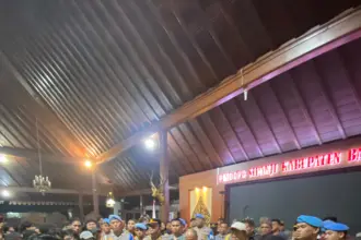 Bupati Banyumas Temui Langsung Mahasiswa yang Gelar Aksi dan Berjanji Membawa Tuntuannya ke Pemerintah Pusat 
