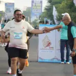 Wakil Bupati Purbalingga, Dimas Prasetyahani menjadi peserta dalam ajang QRIS Purwokerto Run 2026 yang berpusat di Kompleks Menara Teratai, Purwokerto, Banyumas, Minggu (21/6/2026).(Foto: Prokompim Purbalingga)