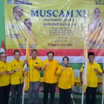 Ketua DPD Golkar Cilacap Teti Rohatiningsih kukuhkan 4 PK saat Muscam di Maos. (Faiz Ardani).