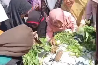 Tukar Takir dan Rebutan Gunungan Hasil Bumi, Tradisi Unik Sambut 1 Muharam di Banjarnegara