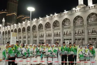 Para jemaah haji asal Cilacap saat beribadah di Makkah usai menyelesaikan rangkaian puncak ibadah. (Kemenhaj Cilacap).