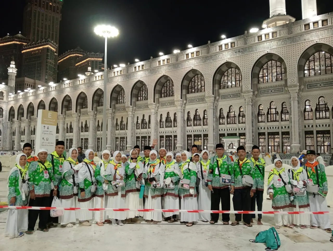 Para jemaah haji asal Cilacap saat beribadah di Makkah usai menyelesaikan rangkaian puncak ibadah. (Kemenhaj Cilacap).