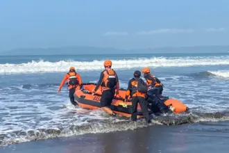 Hari Kedua Pencarian, 2 Remaja yang Terseret Ombak di Pantai Menganti Cilacap Belum Ditemukan