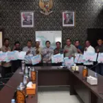 Pemkab Cilacap menyerahkan Bantuan Jolen Festival Nelayan Tahun 2026 di Ruang Rapat Wakil Bupati Cilacap pada Jumat (19/06/2026) kemarin.(Foto: Diskominfo Cilacap)
