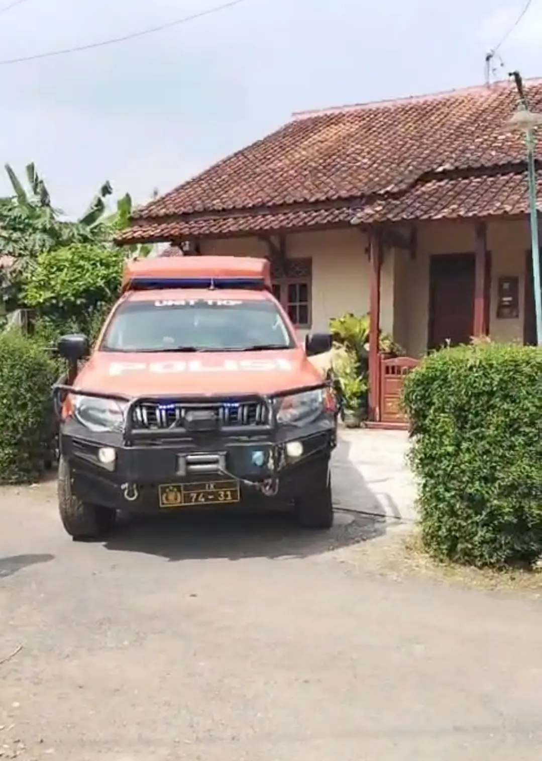 2 Mayat Perempuan Ditemukan Dalam Satu Rumah Di Patikraja, Satu Usia 81th Satu Lagi 18th