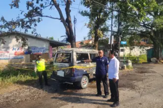 mobil terbakar