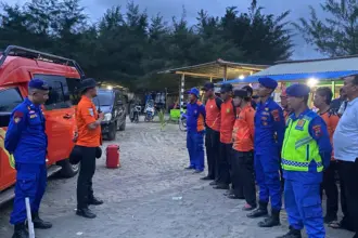 Tim SAR gabungan cari 2 remaja tenggelam di Pantai Menganti Cilacap. (Basarnas Cilacap).