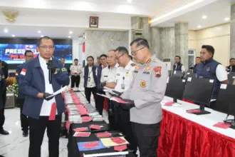 Polda Jateng menggelar konferensi pers pengungkapan kasus penipuan online internasional bermodus investasi kripto palsu yang meraup keuntungan sekitar Rp 41 miliar. (Polda Jateng).