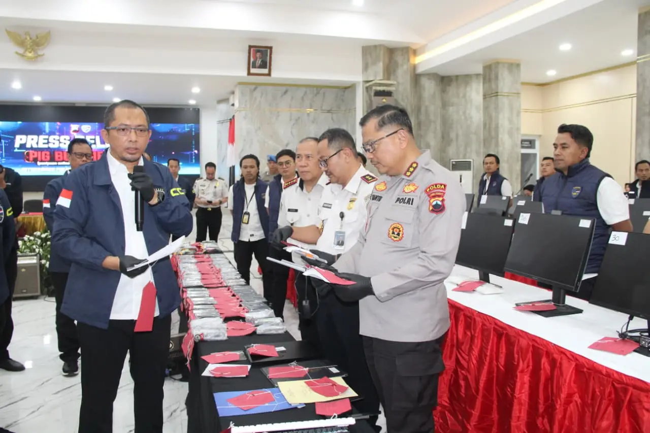Polda Jateng menggelar konferensi pers pengungkapan kasus penipuan online internasional bermodus investasi kripto palsu yang meraup keuntungan sekitar Rp 41 miliar. (Polda Jateng).