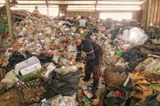 Senjakala Mantan Guru SMA Di Purwokerto, Menjemput Asa di Antara Tumpukan Sampah Setelah Ditipu Pegawai Bank Mantap