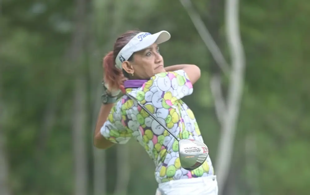 Utami Agustina masih aktif main golf di usia 57 tahun