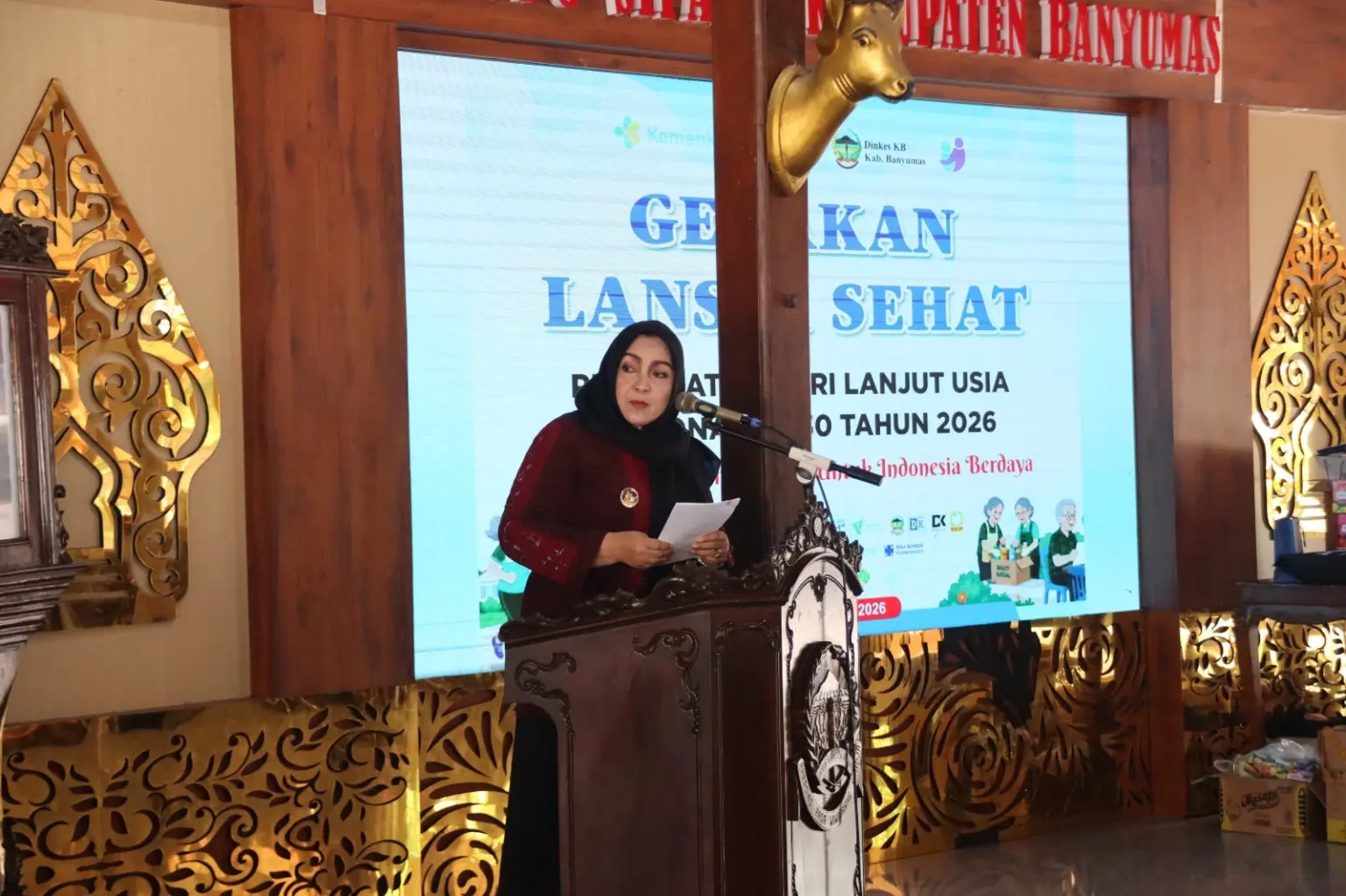 Wabup Banyumas Dwi Asih Lintarti, saat acara peringatan Hari Lanjut Usia Nasional ke-30 tingkat Kabupaten, Pemerintah Kabupaten Banyumas, di Kompleks Pendopo Si Panji Purwokerto, Kamis (4/6/2026).