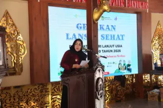 Wabup Banyumas Dwi Asih Lintarti, saat acara peringatan Hari Lanjut Usia Nasional ke-30 tingkat Kabupaten, Pemerintah Kabupaten Banyumas, di Kompleks Pendopo Si Panji Purwokerto, Kamis (4/6/2026).