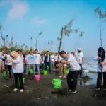 PLN UBP Mrica Banjarnegara saat melakukan penanaman pohon bersama gubernur