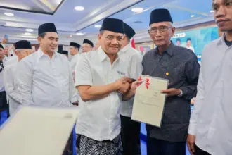 Penyerahan sertifikat tanah wakaf