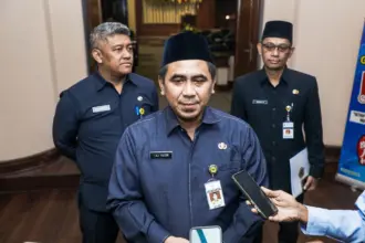 Gus Yasin saat memberikan keterangan pada media soal konflik PPP
